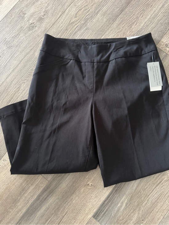 Pants - NWT Black Slimming Tummy Control Capri Pants Size 12